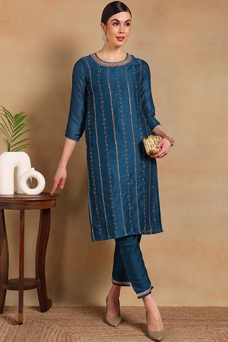 Women navy blue embroidered silk kurta