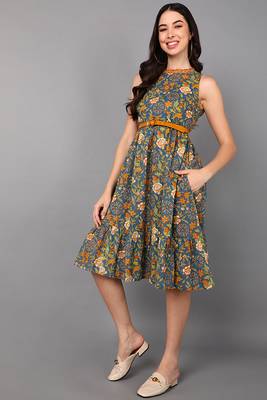 Women blue printed cotton kurti 3