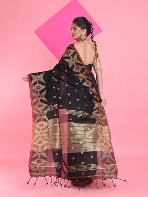 Black cotton saree with texture pattern 3