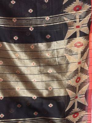 Black cotton saree with texture pattern 4