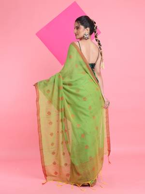 Light green cotton saree with texture pattern 3
