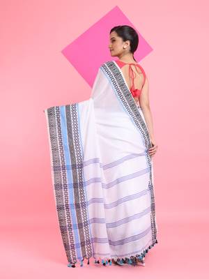 White cotton saree with texture borders 3