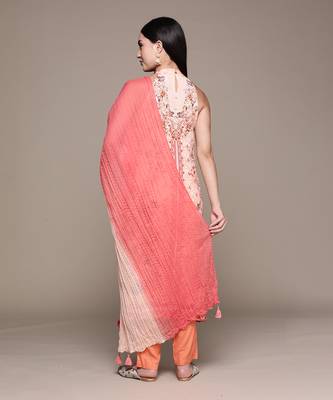 Aarke peach printed kurta with pant and dupatta 4