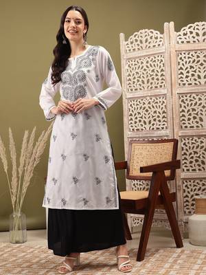 Hand Embroidered White Cotton Lucknowi Chikankari Indian Women Straight Kurta 1