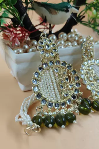   Traditional earrings for wo  and girls