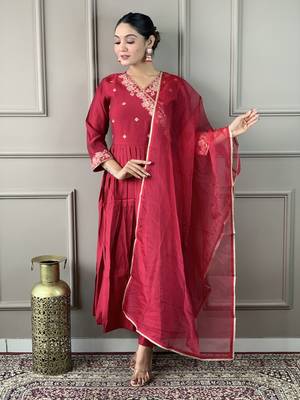 Chanderi Cotton Embroidered Kurta Pant Dupatta Set 1