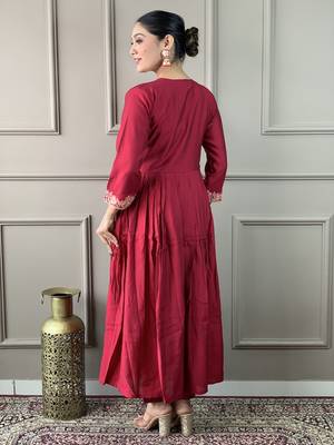 Chanderi Cotton Embroidered Kurta Pant Dupatta Set 2