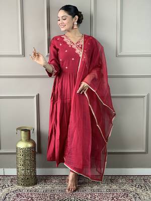 Chanderi Cotton Embroidered Kurta Pant Dupatta Set 3