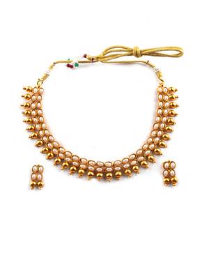 White kemp studded necklace set 2