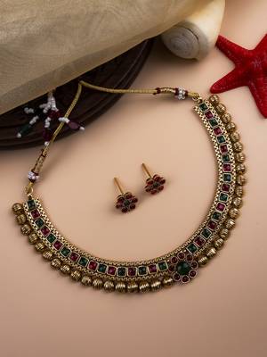 Ruby green necklace set with studs 1