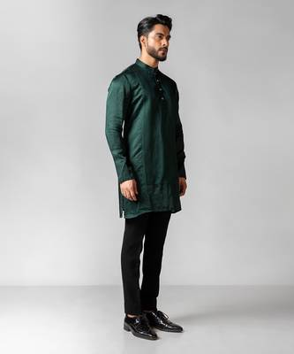 Verdant green embroidered satin kurta set 4