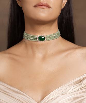 Elegant green choker 1