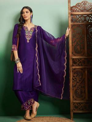 Chanderi Cotton Embroidered Kurta Pant Dupatta Set 2