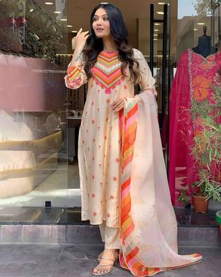 Women Chanderi Cotton Embroidered Kurta Pant Dupatta Set 3