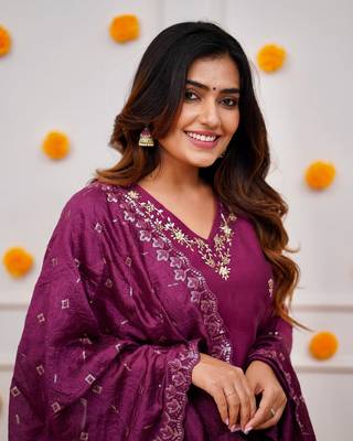 Printed Viscose Straight Kurta Pant and Dupatta Set 5