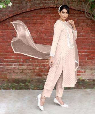 Peach bud gold embroidery crepe kurta set 4
