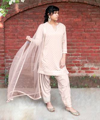 Peach bud gold embroidery crepe kurta set 1