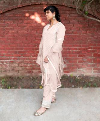 Peach bud gold embroidery crepe kurta set 3
