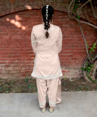 Peach bud gold embroidery crepe kurta set 4