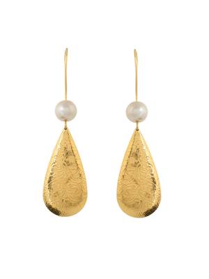 Pearl and gold plated textured earring 3