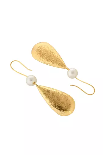 Pearl and gold plated textured earring