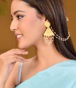 Gold -plated & white pearl jumka earring