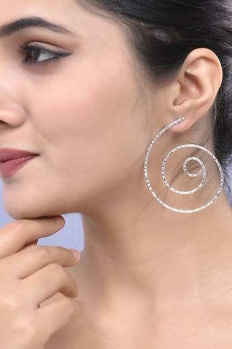 Silver-plated brass circle stud earrings for women