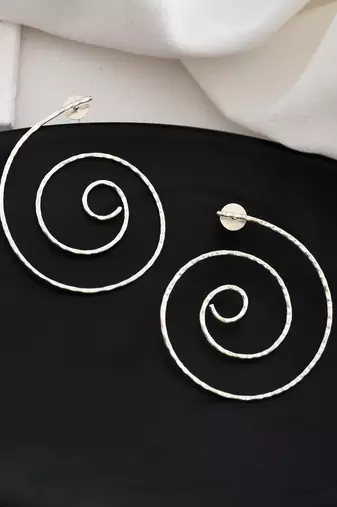 Silver-plated brass circle stud earrings for women