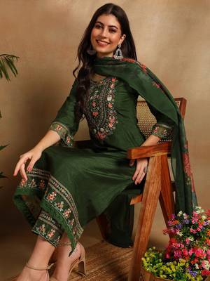 Green embroidered silk blend fancy straight trousers with dupatta 1