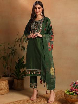 Green embroidered silk blend fancy straight trousers with dupatta 2