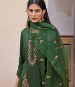 Women Green solid silk blend embroidered fancy straight kurta trousers with dupatta