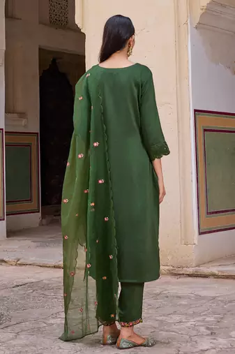 Women Green solid silk blend embroidered fancy straight kurta trousers with dupatta