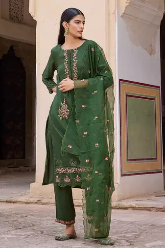 Women Green solid silk blend embroidered fancy straight kurta trousers with dupatta