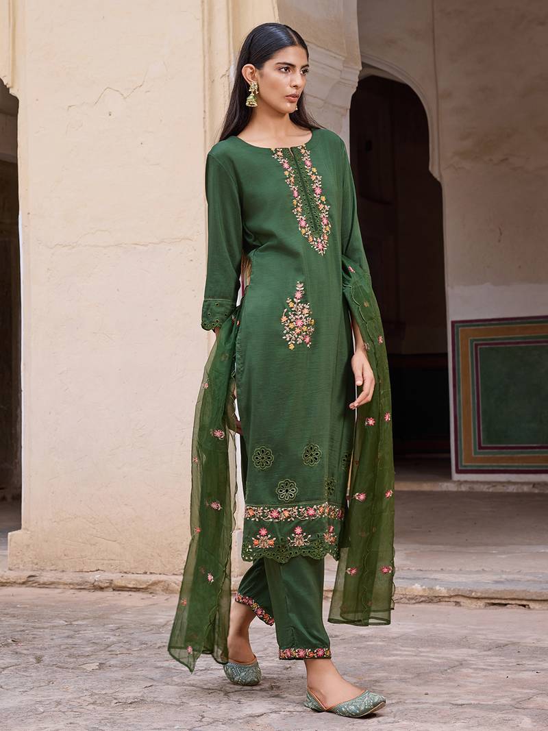 Women Green solid silk blend embroidered fancy straight kurta trousers with dupatta