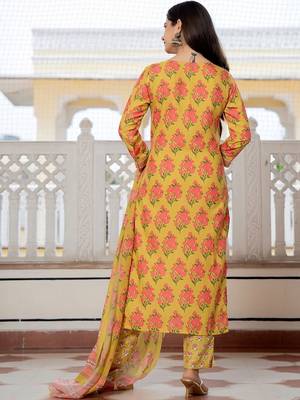 Green solid rayon blend printed fancy straight kurta trousers with dupatta 3
