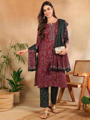 Women Magenta solid rayon blend printed fancy straight kurta trousers with dupatta 1