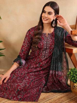 Women Magenta solid rayon blend printed fancy straight kurta trousers with dupatta 2