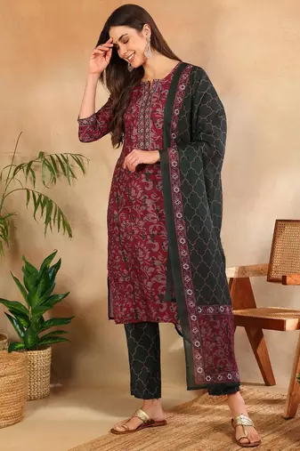 Women Magenta solid rayon blend printed fancy straight kurta trousers with dupatta