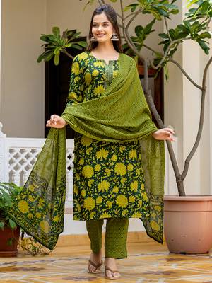 Women Green solid rayon blend printed fancy straight kurta trousers with dupatta 1