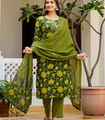 Women Green solid rayon blend printed fancy straight kurta trousers with dupatta