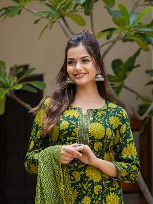 Women Green solid rayon blend printed fancy straight kurta trousers with dupatta 2