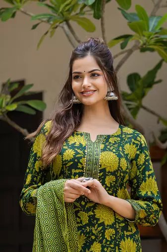 Women Green solid rayon blend printed fancy straight kurta trousers with dupatta