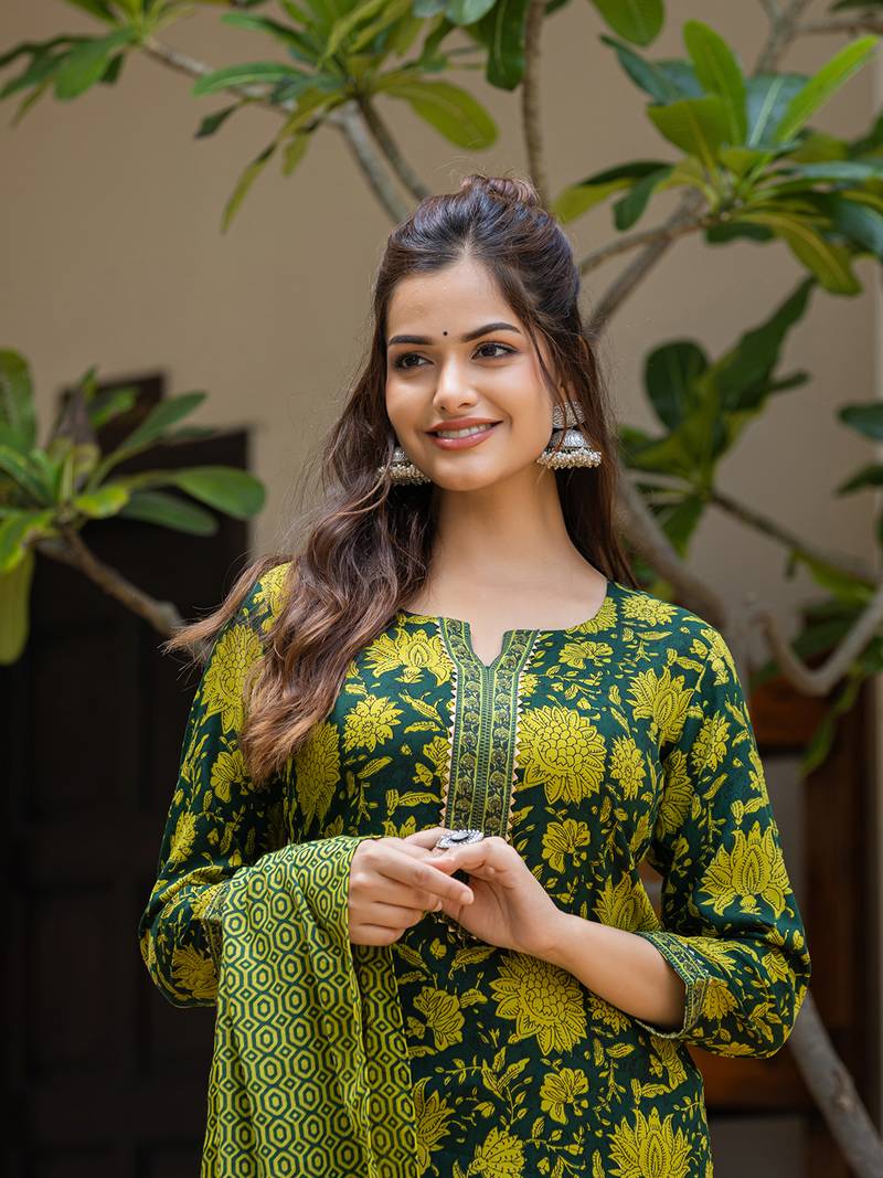Women Green solid rayon blend printed fancy straight kurta trousers with dupatta
