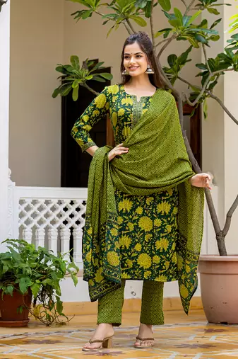 Women Green solid rayon blend printed fancy straight kurta trousers with dupatta