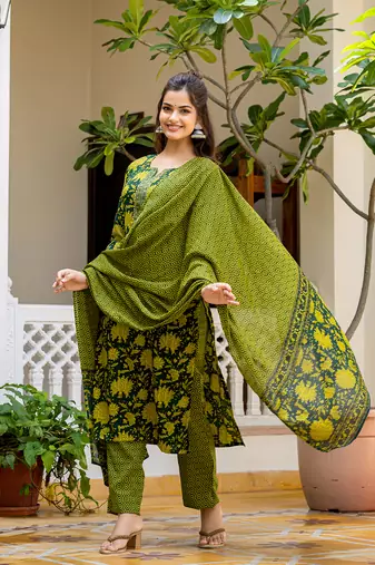 Women Green solid rayon blend printed fancy straight kurta trousers with dupatta