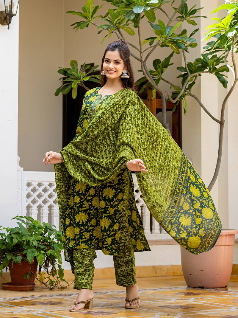 Women Green solid rayon blend printed fancy straight kurta trousers with dupatta