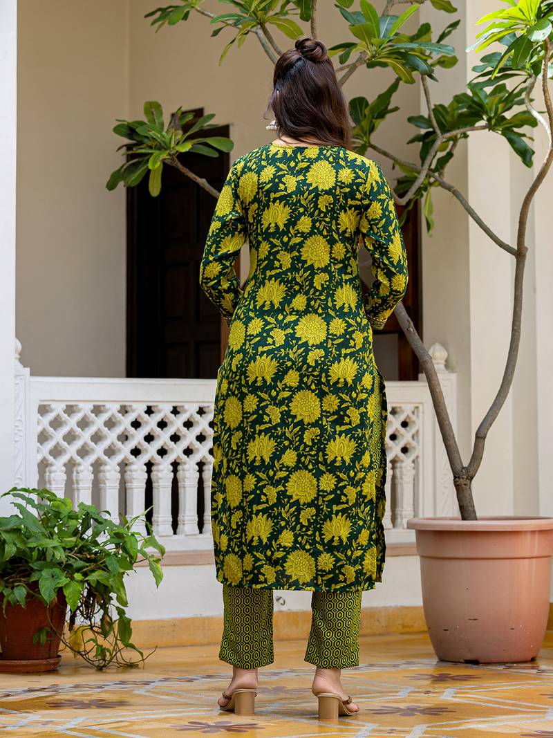 Women Green solid rayon blend printed fancy straight kurta trousers with dupatta