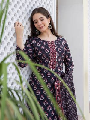 Women Black color cotton blend printed fancy flared kurta trousers with dupata 2