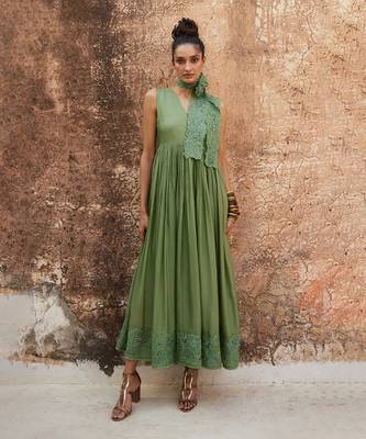 Green silk organza embroidery floral v pleated maxi dress with scarf 1