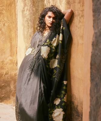 Black habutai printed floral kaftan with inner 3